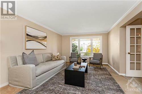 1815 Hunters Run Drive, Ottawa, ON - Indoor Photo Showing Living Room