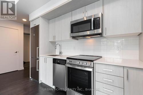 313 - 1 Cardiff Road, Toronto, ON - Indoor Photo Showing Kitchen With Upgraded Kitchen