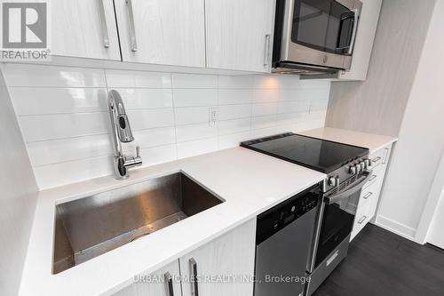 313 - 1 Cardiff Road, Toronto, ON - Indoor Photo Showing Kitchen