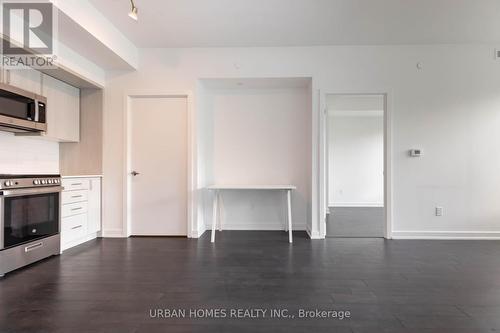 313 - 1 Cardiff Road, Toronto, ON - Indoor Photo Showing Kitchen