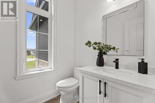 46 Charles Tilley Crescent, Clarington, ON - Indoor Photo Showing Bathroom