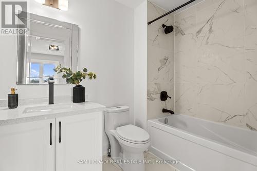 46 Charles Tilley Crescent, Clarington, ON - Indoor Photo Showing Bathroom