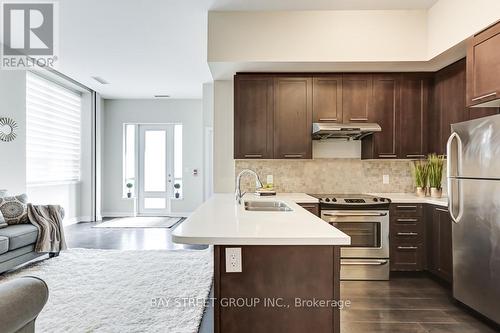 101 - 540 Bur Oak Avenue, Markham, ON - Indoor Photo Showing Kitchen With Double Sink With Upgraded Kitchen