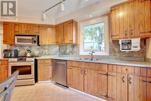 2542 King Richards Place, Mississauga, ON - Indoor Photo Showing Kitchen With Double Sink