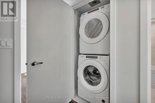 23 - 3562 Colonial Drive, Mississauga, ON - Indoor Photo Showing Laundry Room