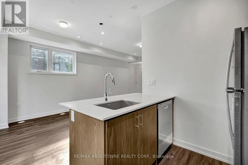 23 - 3562 Colonial Drive, Mississauga, ON - Indoor Photo Showing Kitchen