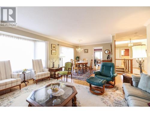 16 Yucca Place, Osoyoos, BC - Indoor Photo Showing Living Room