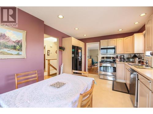 16 Yucca Place, Osoyoos, BC - Indoor Photo Showing Kitchen With Double Sink