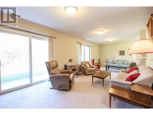 16 Yucca Place, Osoyoos, BC - Indoor Photo Showing Living Room