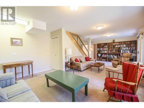 16 Yucca Place, Osoyoos, BC - Indoor Photo Showing Living Room