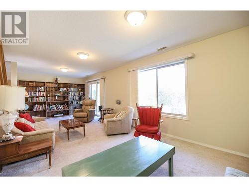 16 Yucca Place, Osoyoos, BC - Indoor Photo Showing Living Room