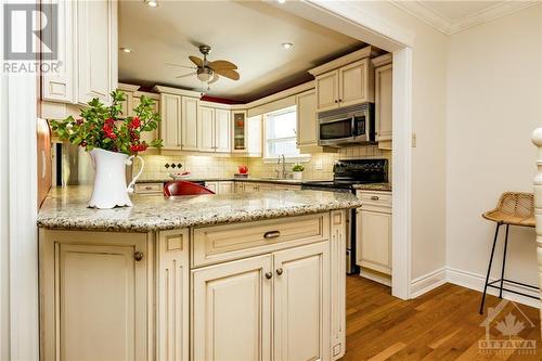 21 Glen Abbey Crescent, Ottawa, ON - Indoor Photo Showing Kitchen