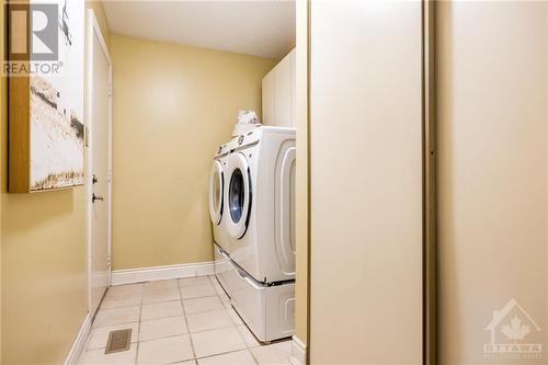 21 Glen Abbey Crescent, Ottawa, ON - Indoor Photo Showing Laundry Room