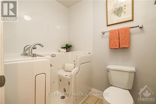 21 Glen Abbey Crescent, Ottawa, ON - Indoor Photo Showing Bathroom