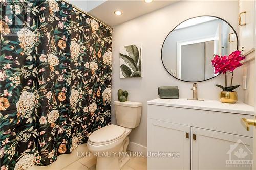 21 Glen Abbey Crescent, Ottawa, ON - Indoor Photo Showing Bathroom