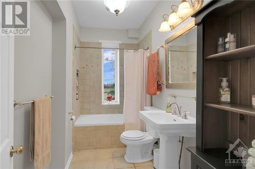 7232 Malakoff Road, Ottawa, ON - Indoor Photo Showing Bathroom