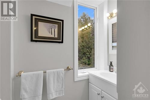 7232 Malakoff Road, Ottawa, ON - Indoor Photo Showing Bathroom