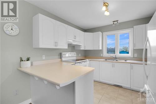 7232 Malakoff Road, Ottawa, ON - Indoor Photo Showing Kitchen With Double Sink