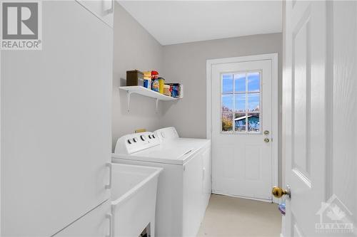 7232 Malakoff Road, Ottawa, ON - Indoor Photo Showing Laundry Room