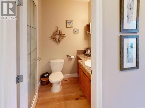 8745 Patricia Road, Powell River, BC - Indoor Photo Showing Bathroom