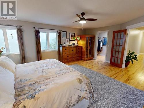 8745 Patricia Road, Powell River, BC - Indoor Photo Showing Bedroom