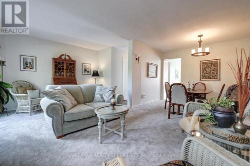 45 - 2445 Homelands Drive, Mississauga, ON - Indoor Photo Showing Living Room