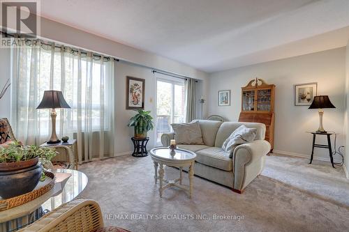 45 - 2445 Homelands Drive, Mississauga, ON - Indoor Photo Showing Living Room