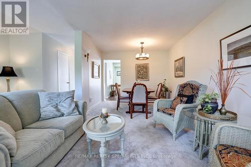 45 - 2445 Homelands Drive, Mississauga, ON - Indoor Photo Showing Living Room