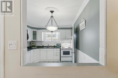 3153 Corrigan Drive, Mississauga, ON - Indoor Photo Showing Kitchen