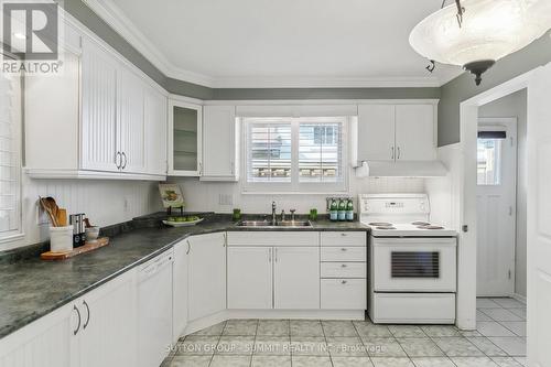 3153 Corrigan Drive, Mississauga, ON - Indoor Photo Showing Kitchen