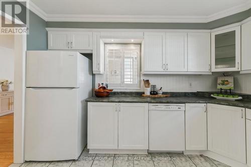 3153 Corrigan Drive, Mississauga, ON - Indoor Photo Showing Kitchen