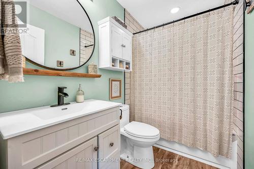 45 Chilton Drive, Hamilton, ON - Indoor Photo Showing Bathroom