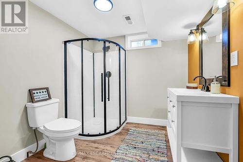 45 Chilton Drive, Hamilton, ON - Indoor Photo Showing Bathroom