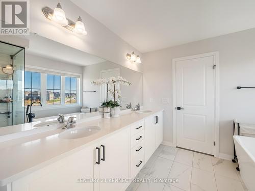 38 Mildred Gillies Street, North Dumfries, ON - Indoor Photo Showing Bathroom