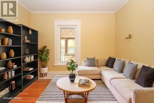 315 Pearl Avenue, Peterborough (Downtown), ON - Indoor Photo Showing Living Room