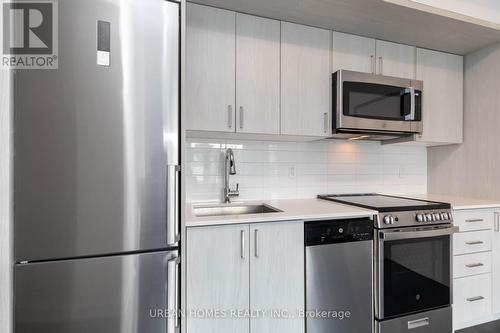 313 - 1 Cardiff Road, Toronto, ON - Indoor Photo Showing Kitchen With Upgraded Kitchen