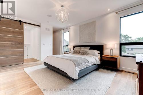 3362 Guildwood Drive, Burlington, ON - Indoor Photo Showing Bedroom