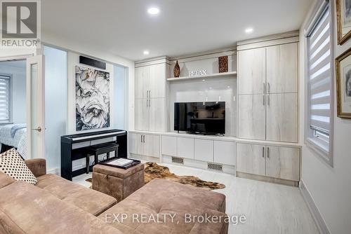 19 Albani Street, Toronto, ON - Indoor Photo Showing Living Room