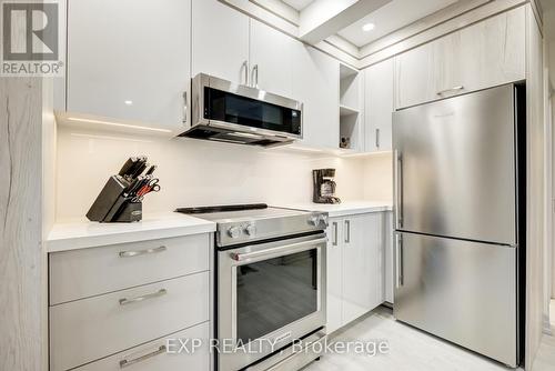 19 Albani Street, Toronto, ON - Indoor Photo Showing Kitchen With Upgraded Kitchen