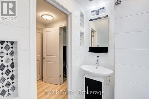 19 Albani Street, Toronto, ON - Indoor Photo Showing Bathroom