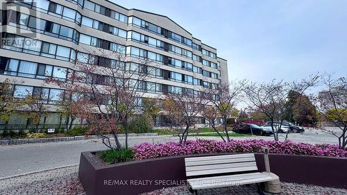 520 - 1001 Cedarglen Gate, Mississauga, ON - Outdoor