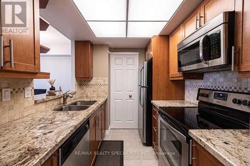 520 - 1001 Cedarglen Gate, Mississauga, ON - Indoor Photo Showing Kitchen With Double Sink With Upgraded Kitchen