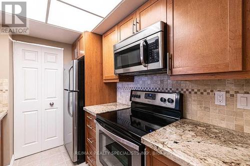 520 - 1001 Cedarglen Gate, Mississauga, ON - Indoor Photo Showing Kitchen