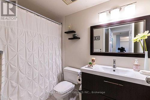 520 - 1001 Cedarglen Gate, Mississauga, ON - Indoor Photo Showing Bathroom