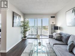 1101 - 115 HILLCREST AVENUE  Mississauga, ON L5B 3Y9