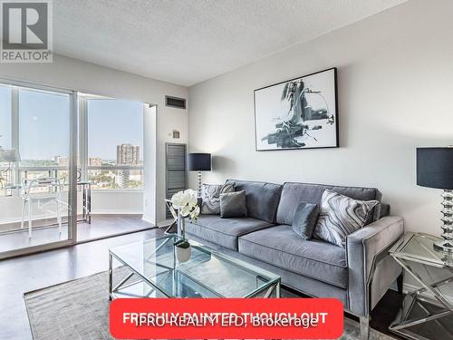 1101 - 115 Hillcrest Avenue, Mississauga, ON - Indoor Photo Showing Living Room