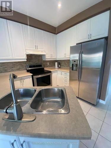 3074 Lavenham Place, Mississauga, ON - Indoor Photo Showing Kitchen With Double Sink