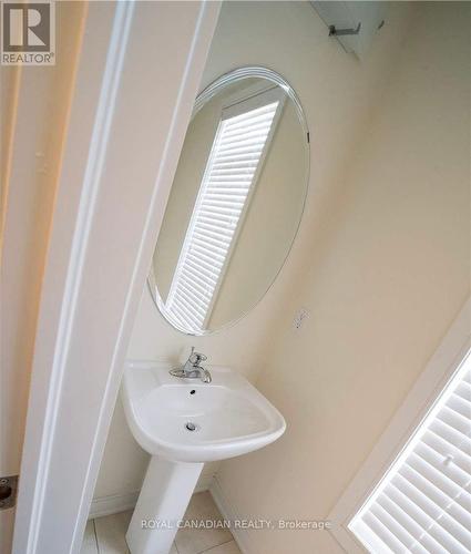 2 - 367 Veterans Drive N, Brampton, ON - Indoor Photo Showing Bathroom