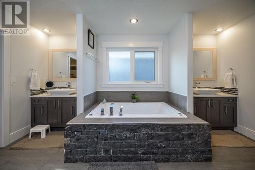 3900 Barnes Drive, Prince George, BC - Indoor Photo Showing Bathroom