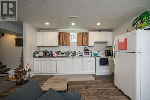 3900 Barnes Drive, Prince George, BC - Indoor Photo Showing Kitchen